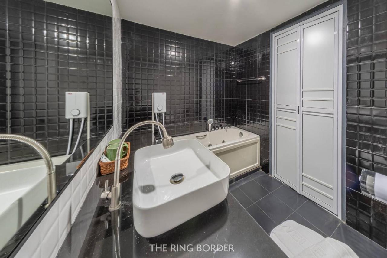 The Ring Border Hotel Ban Khlong Phruan Buitenkant foto