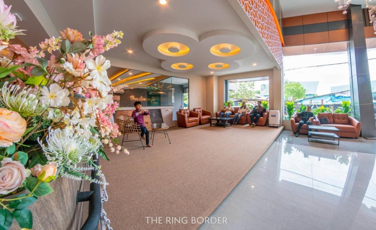 The Ring Border Hotel Ban Khlong Phruan Buitenkant foto